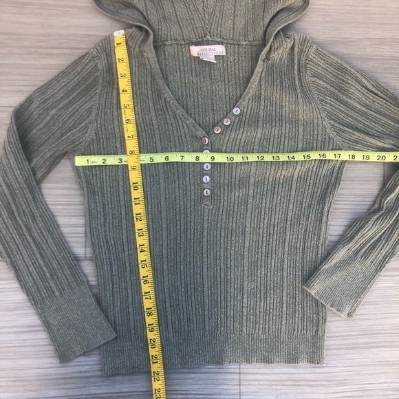 Green hooded sweater Size Medium - Picture 9 of 9